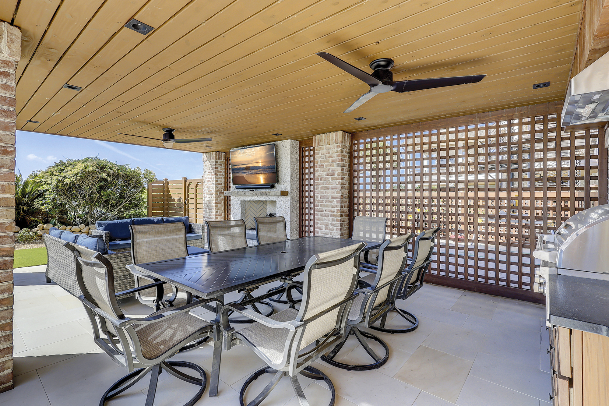 Pool Area Outdoor Dining/Living Area & Outdoor Kitchen