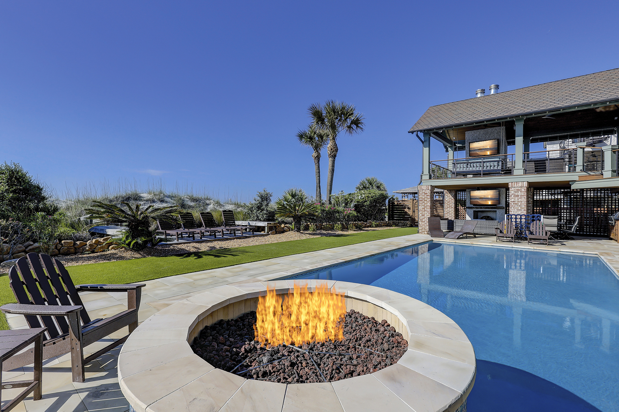 Outdoor Pool Fire Pit