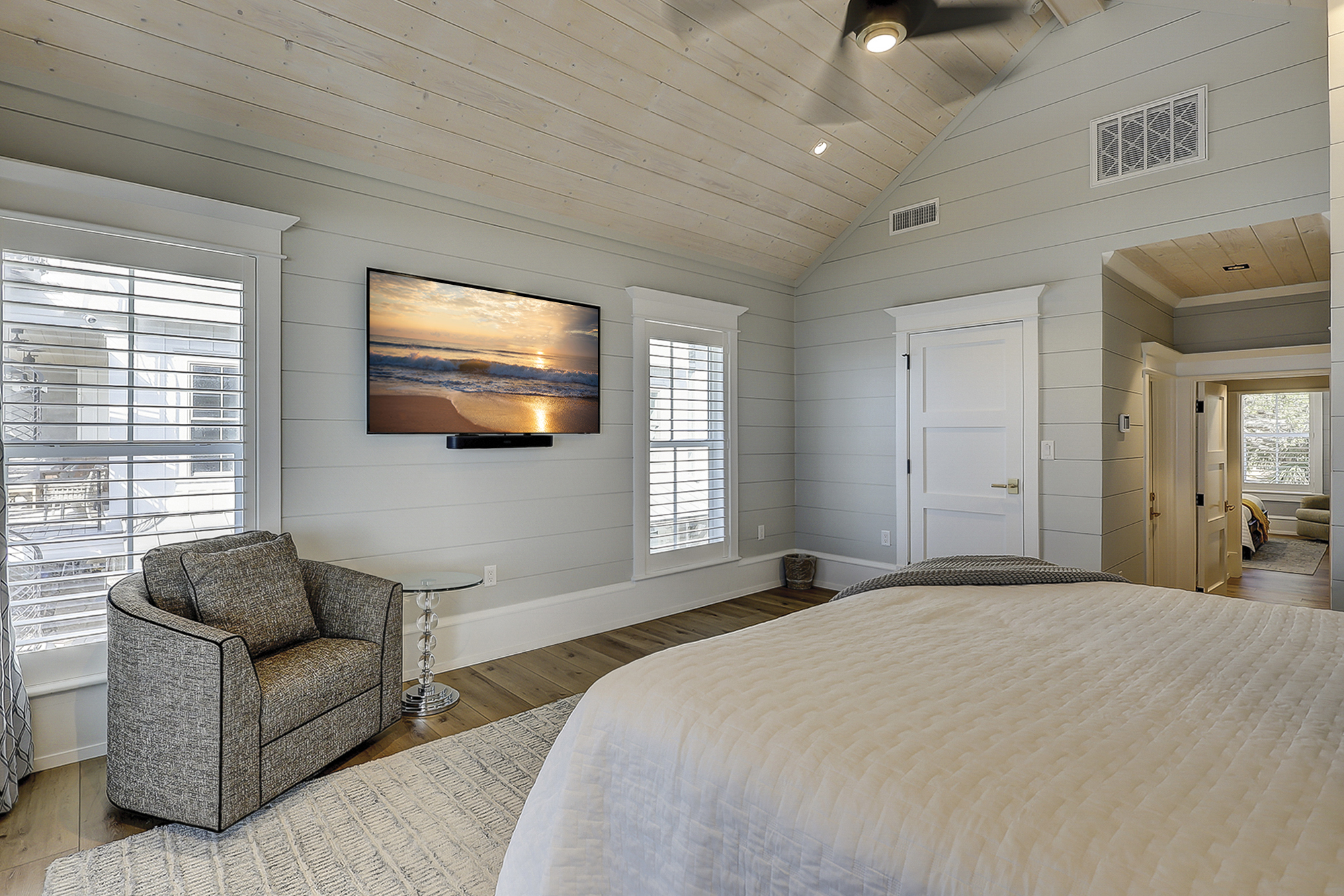 1st Floor Oceanfront King Suite