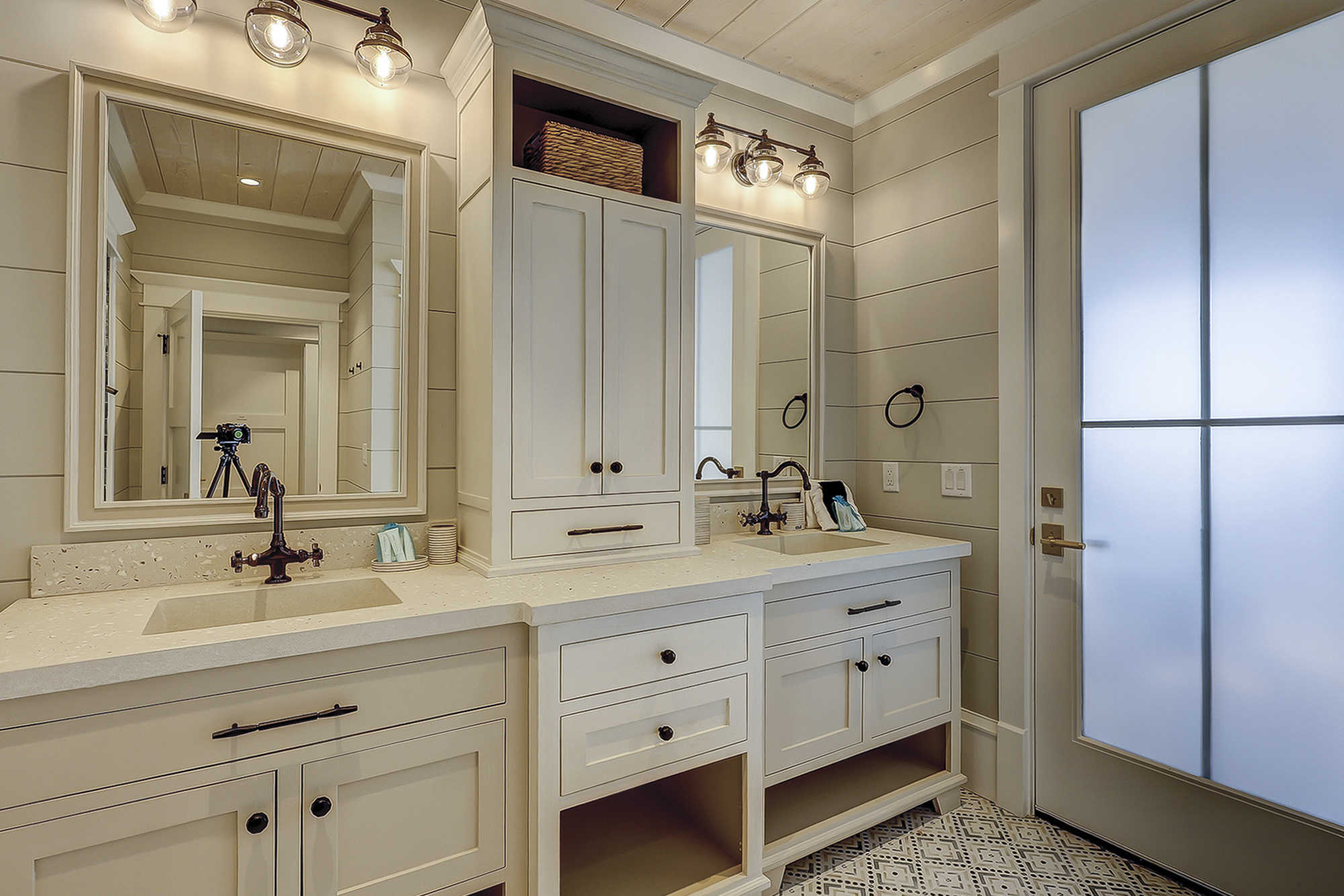 1st Floor Oceanfront King Suite Full Bathroom