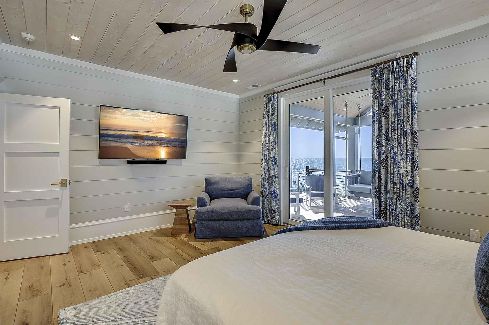 2nd Floor Oceanfront King Suite