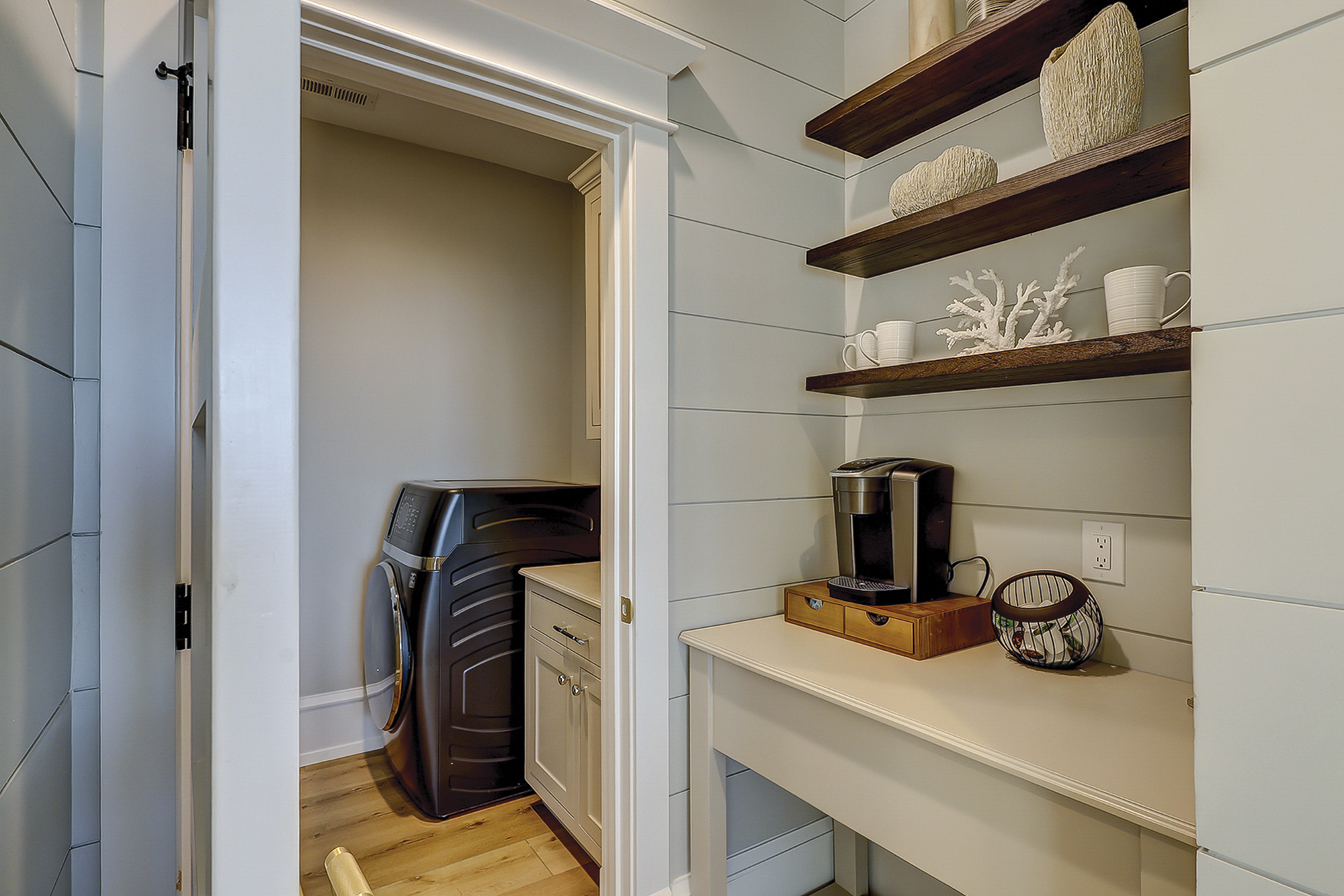 2nd Floor Coffee Bar w/ Mini Fridge, Laundry 