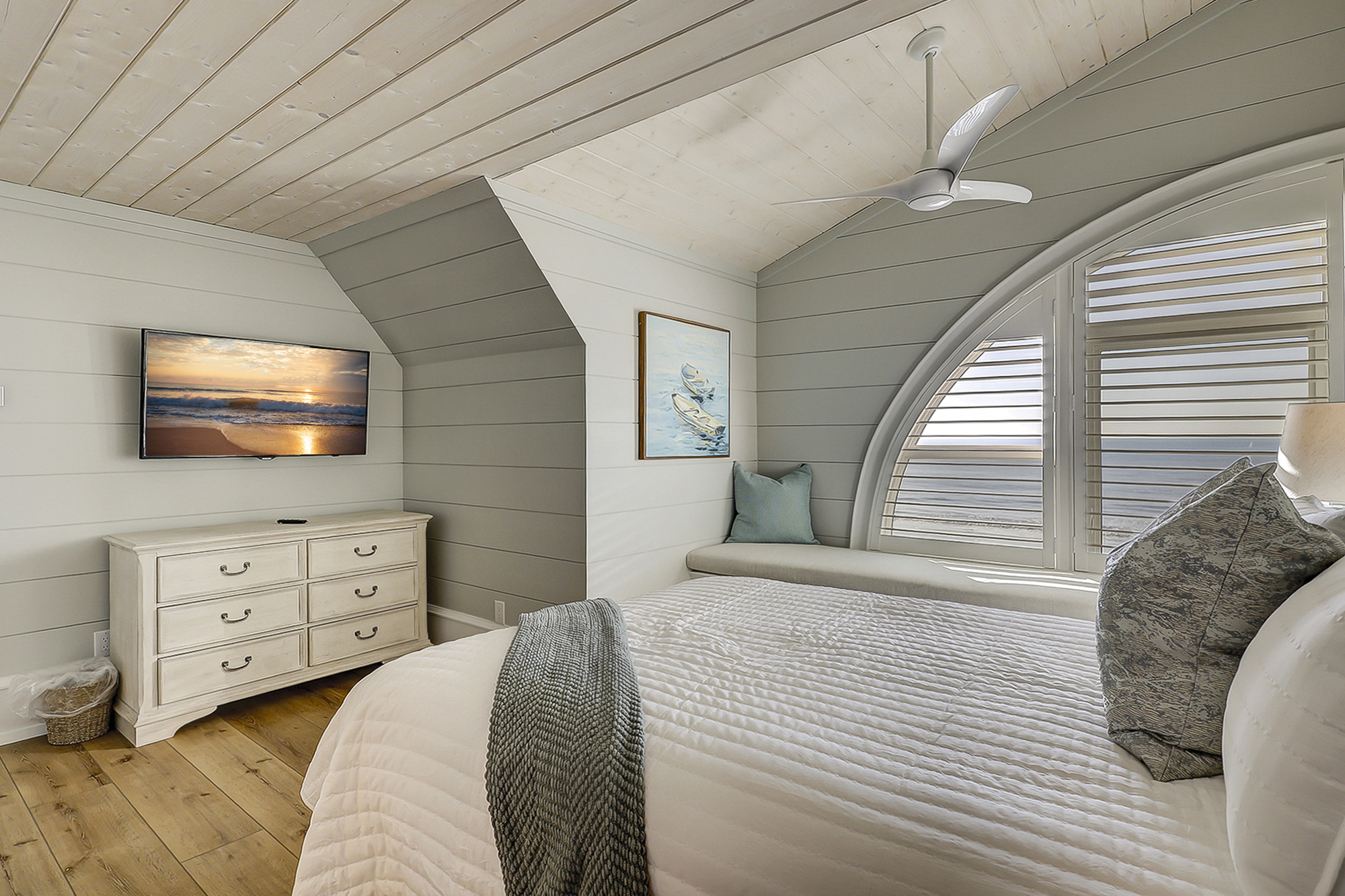 3rd Floor Queen Suite