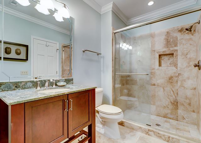 3rd Floor King Suite Full Bathroom