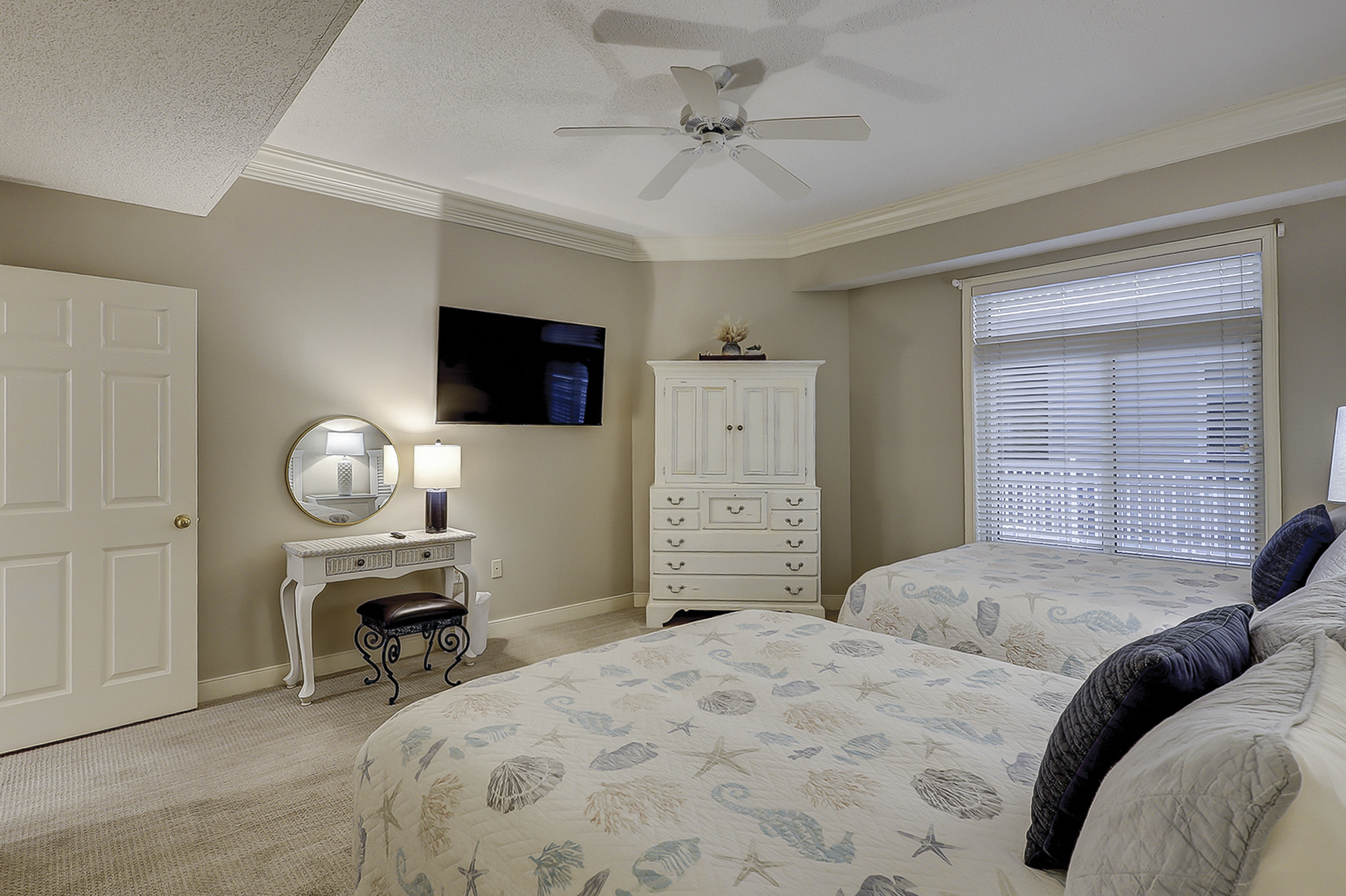 Guest Bedroom - 2 Queens
