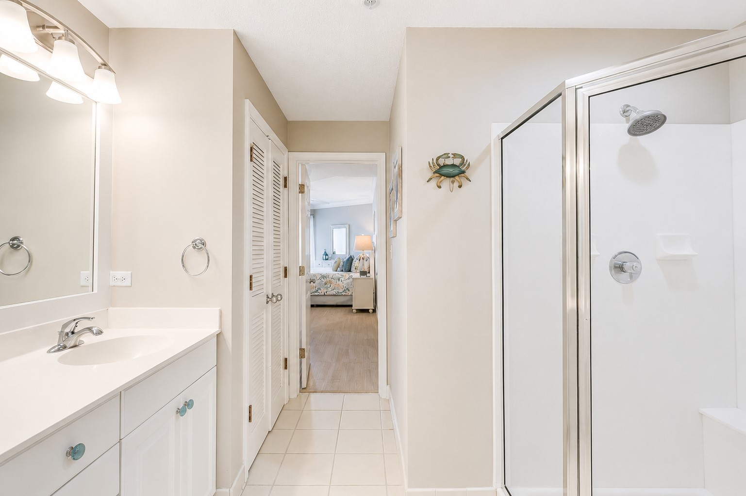 King Suite Full Bathroom