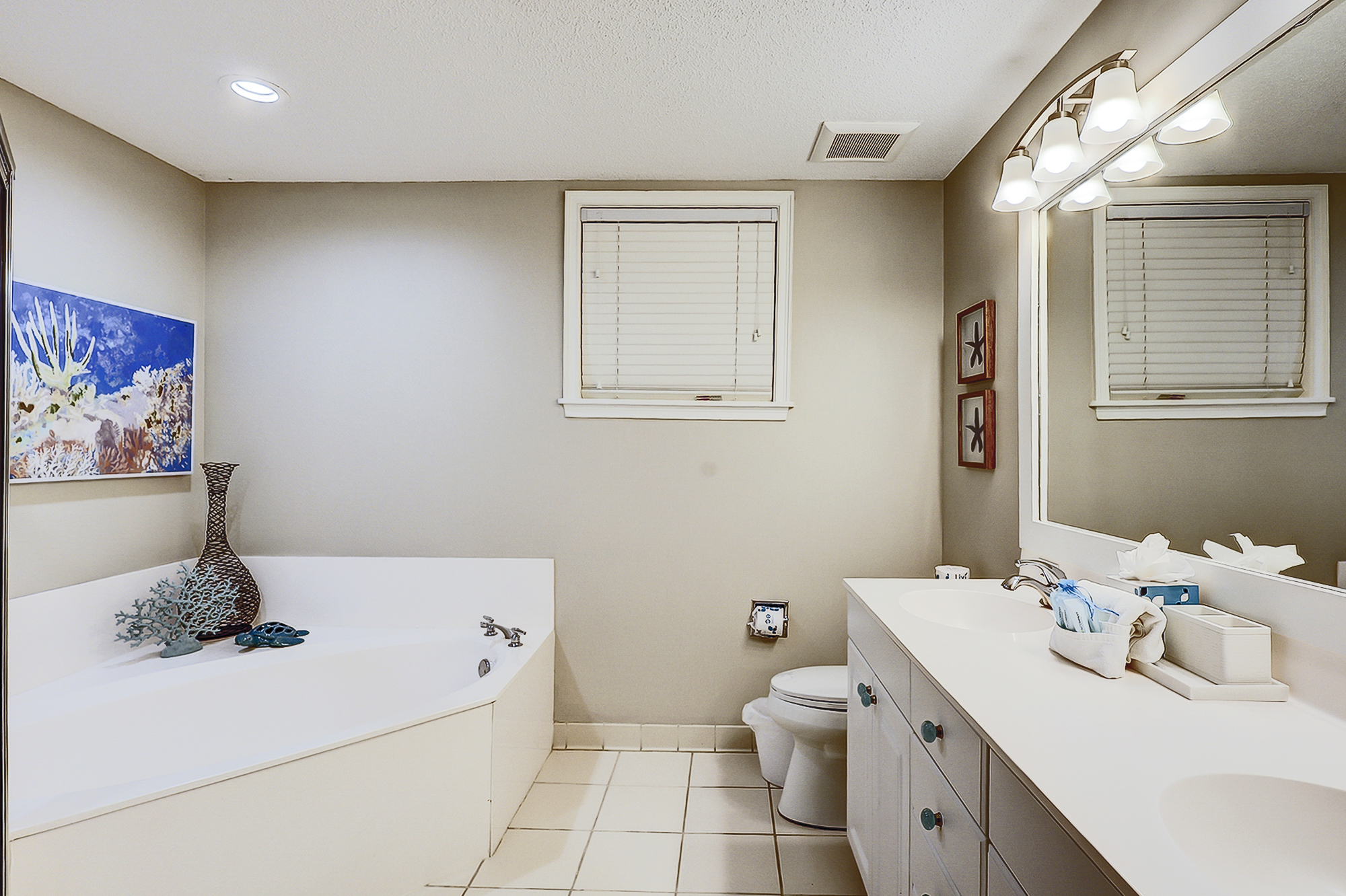 King Suite Full Bathroom