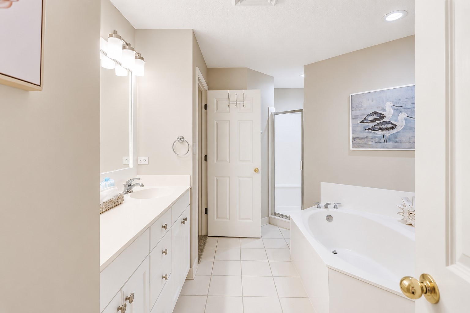 Guest Suite Full Bathroom