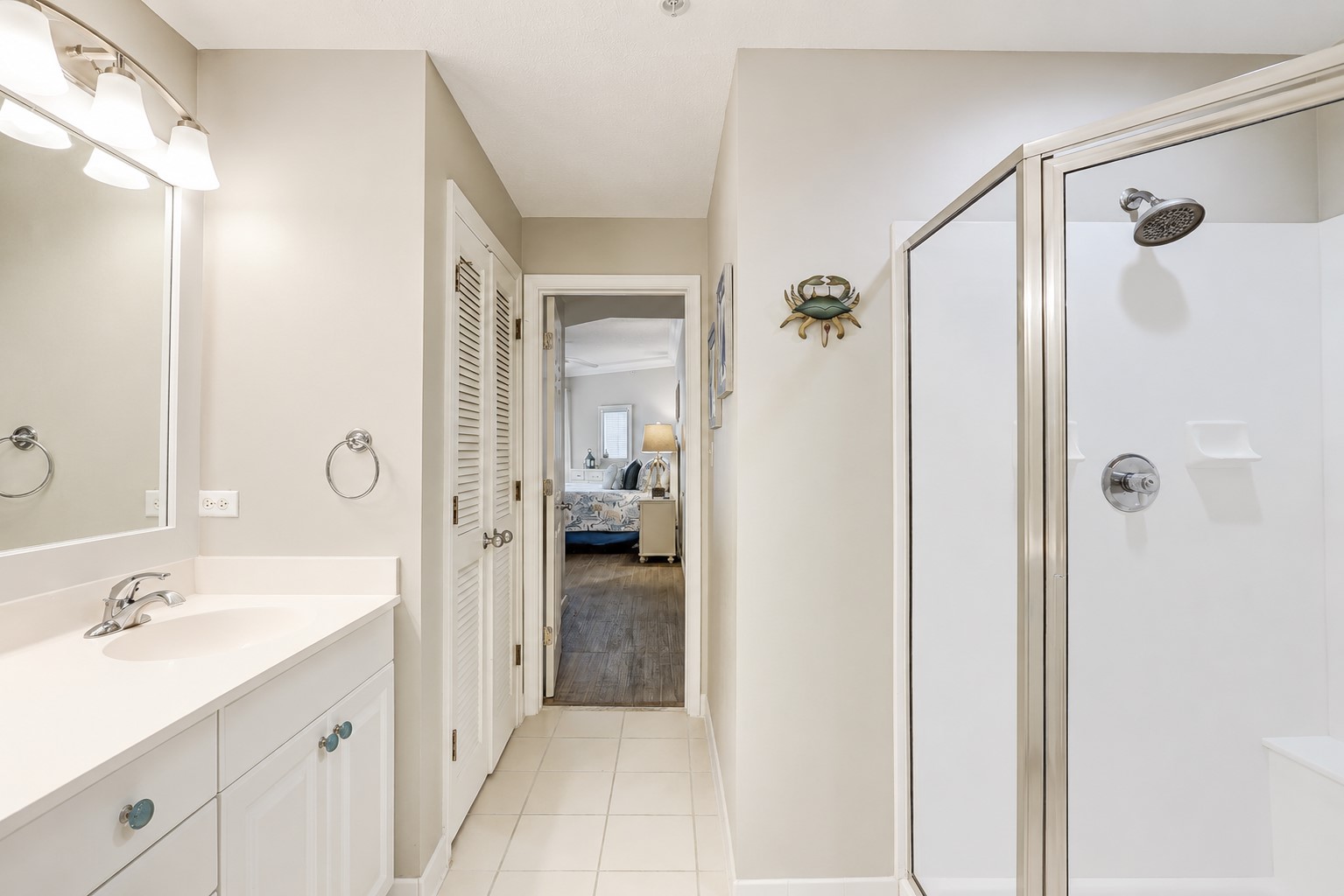 King Suite Full Bathroom