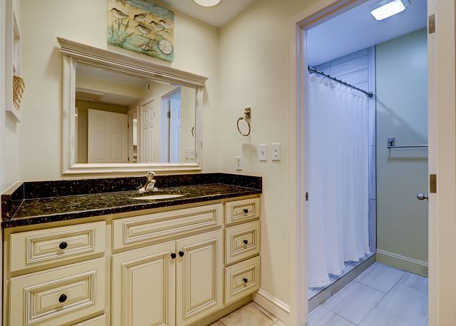 King Suite Full Bathroom