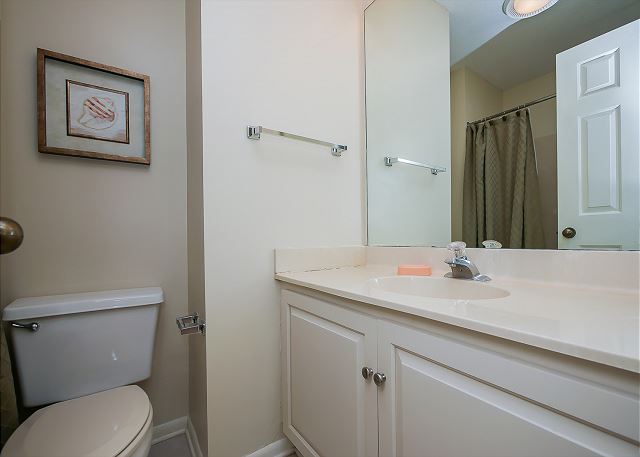 King Suite Full Bathroom