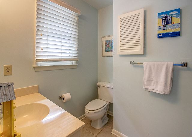 2nd Floor Guest Suite Full Bathroom