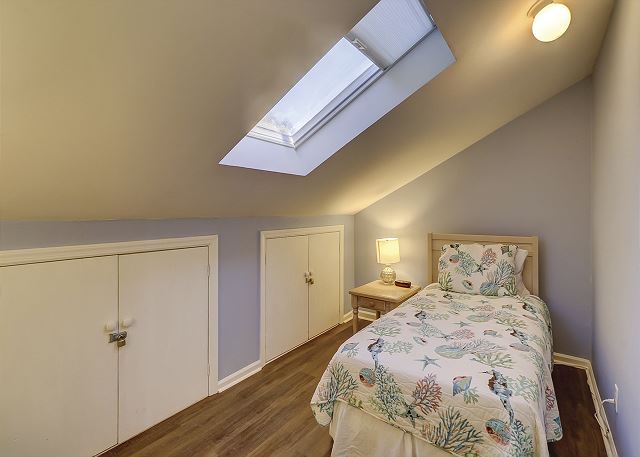 2nd Floor Childs Room - 1 Twin
