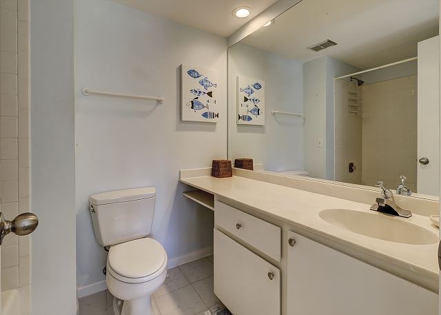 1st Floor King Suite Full Bathroom