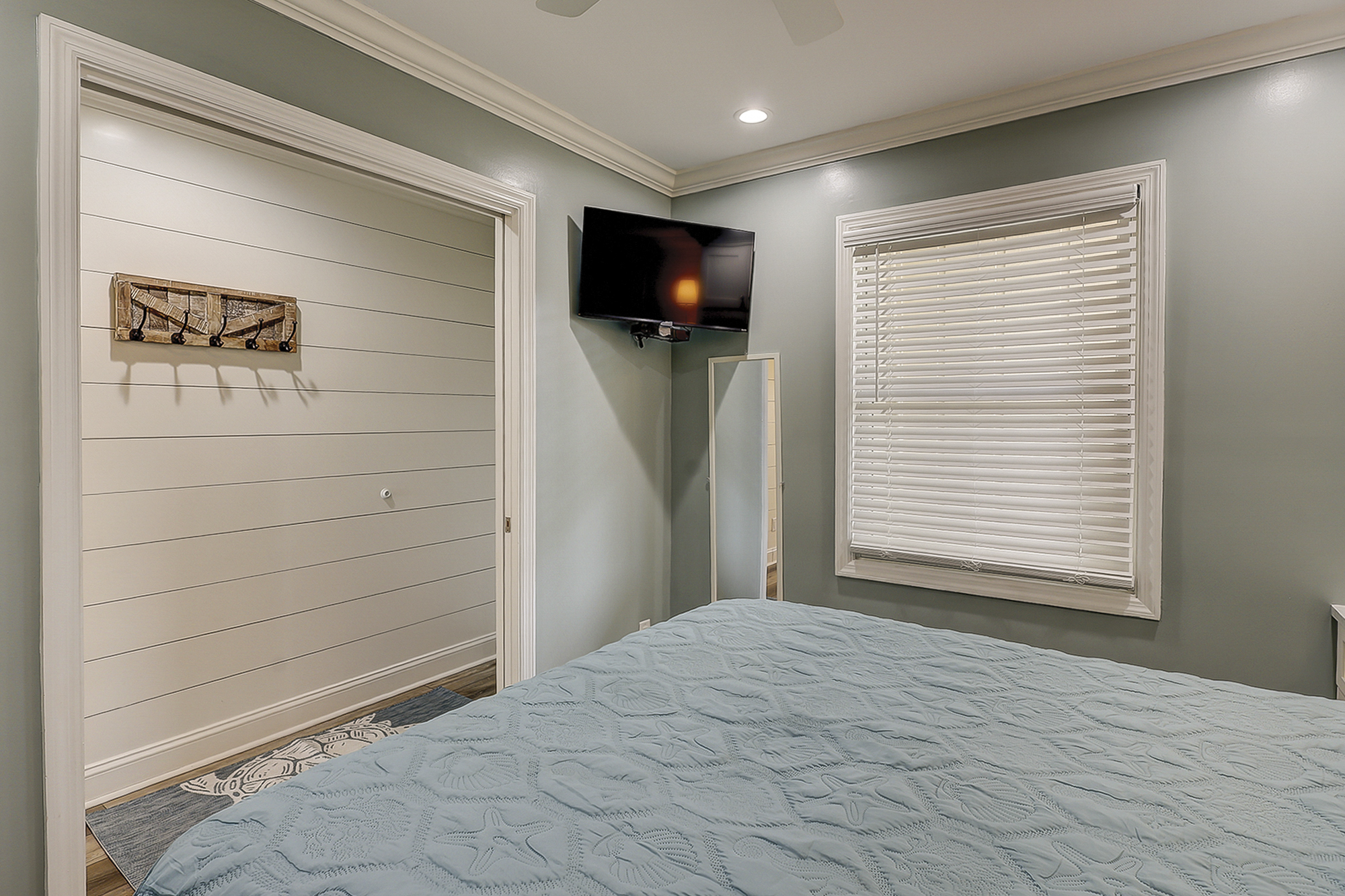 Queen Bedroom