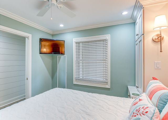 Queen Bedroom