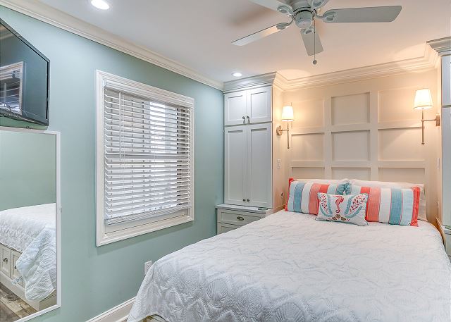 Queen Bedroom