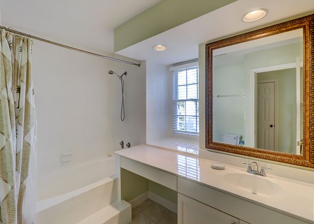 King Suite Full Bathroom