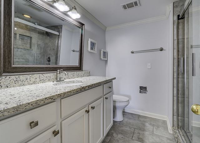 2nd Floor King Suite Full Bathroom