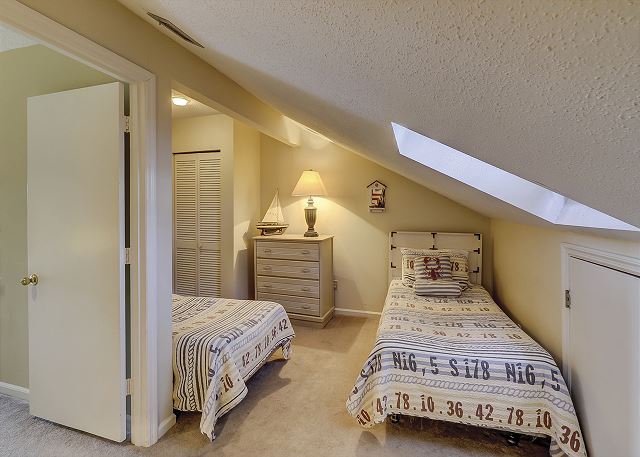 3rd Floor Kids Room - 2 Twins