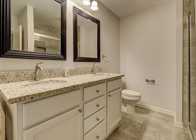 3nd Floor Full Bathroom
