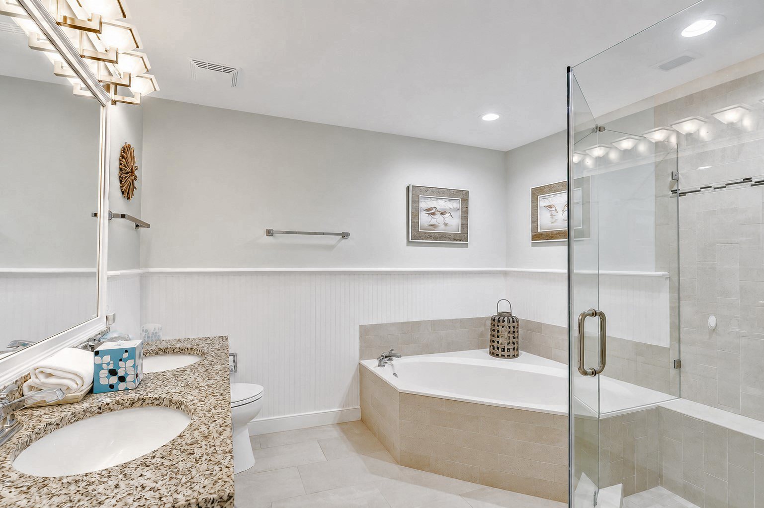 Guest Suite Full Bathroom