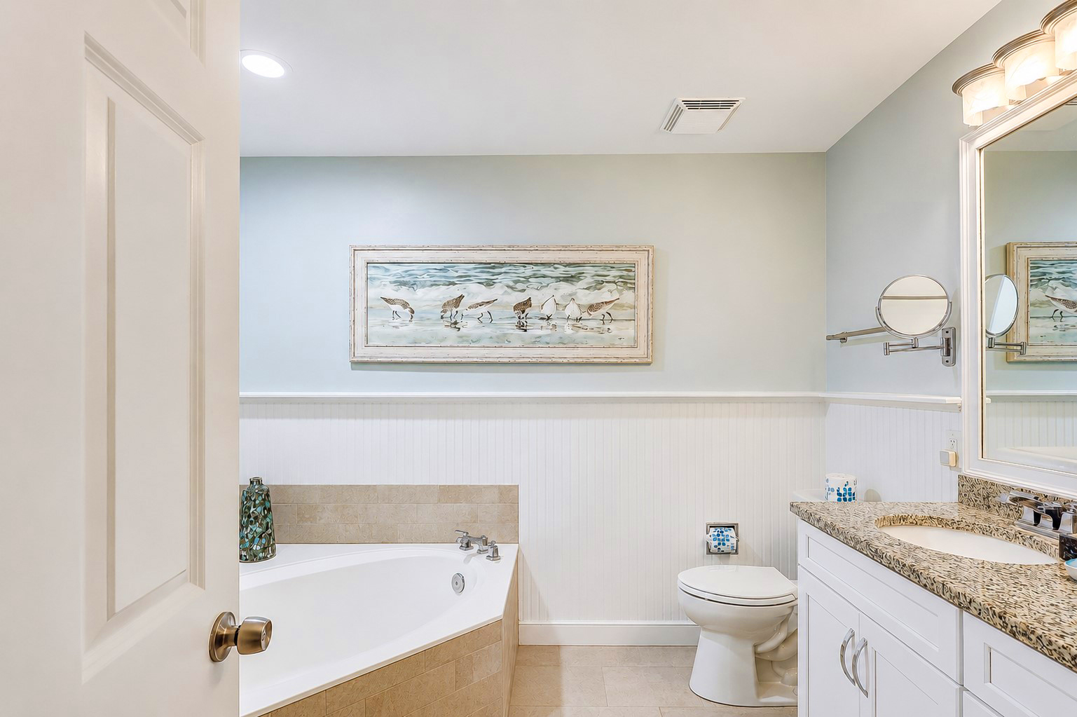 King Suite Full Bathroom