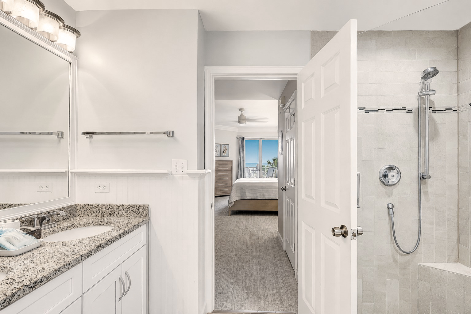 King Suite Full Bathroom