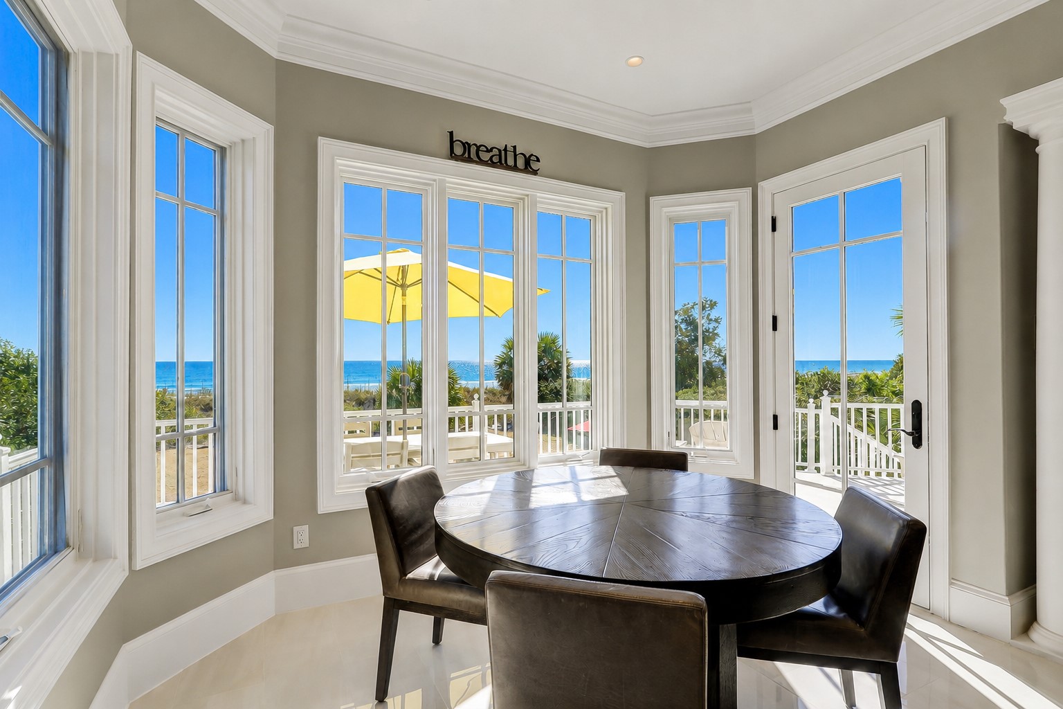 33 Dune - Breakfast Area