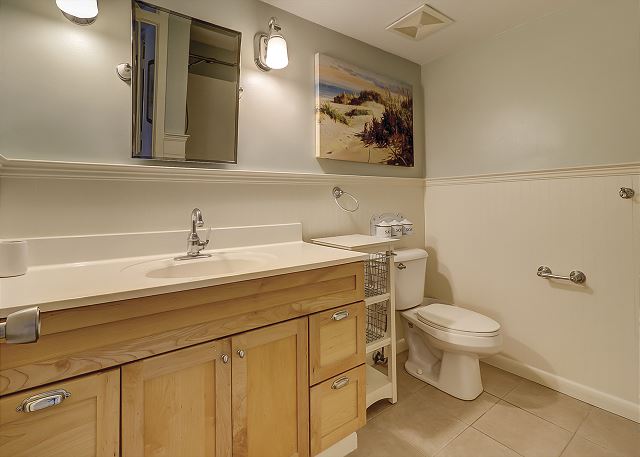 King Suite Full Bathroom