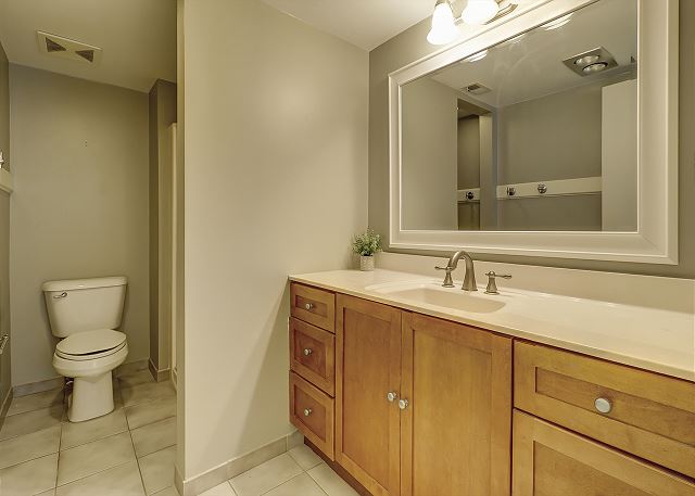 King Suite Full Bathroom