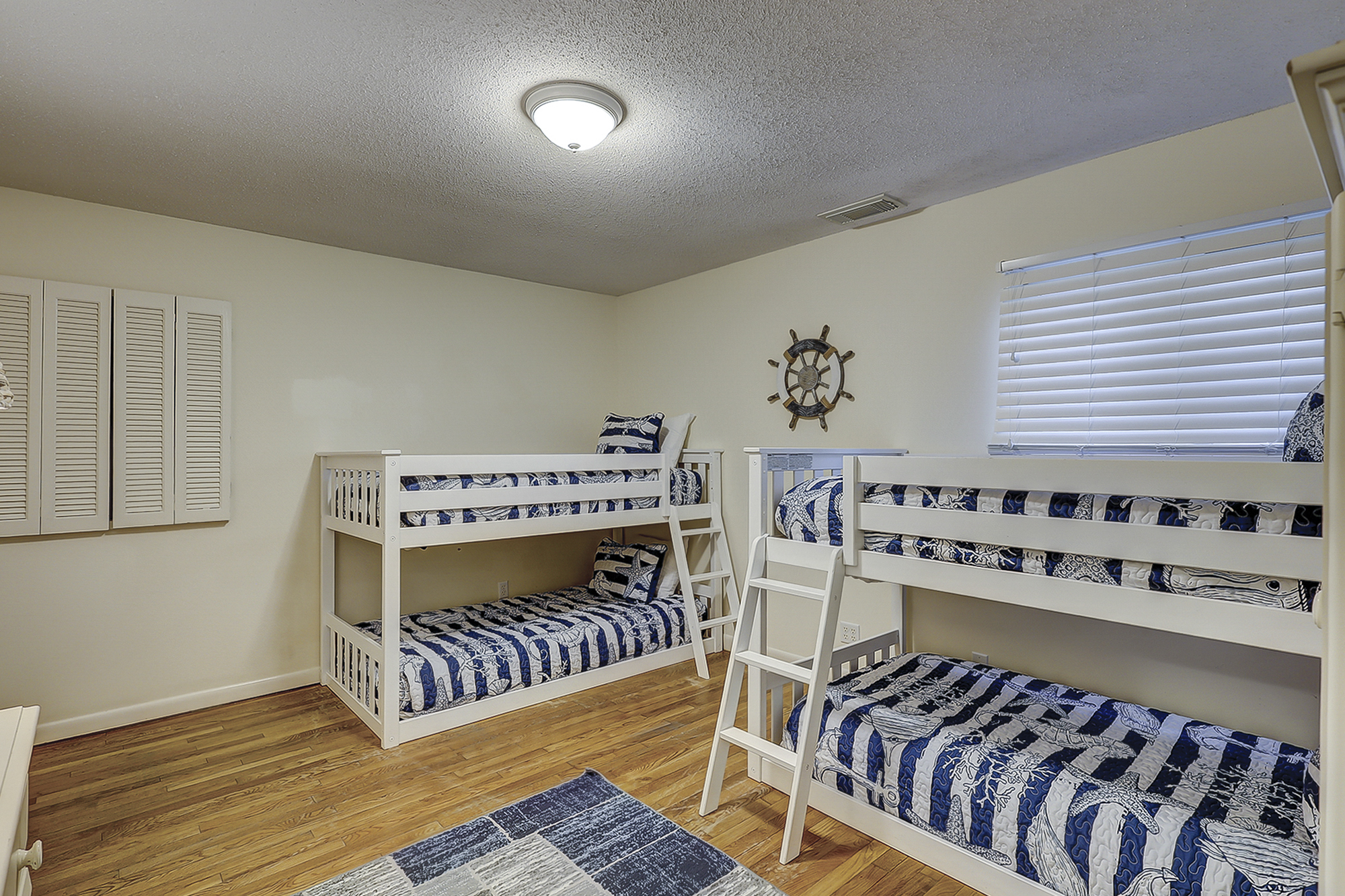 Bunk Bedroom - 4 Twins