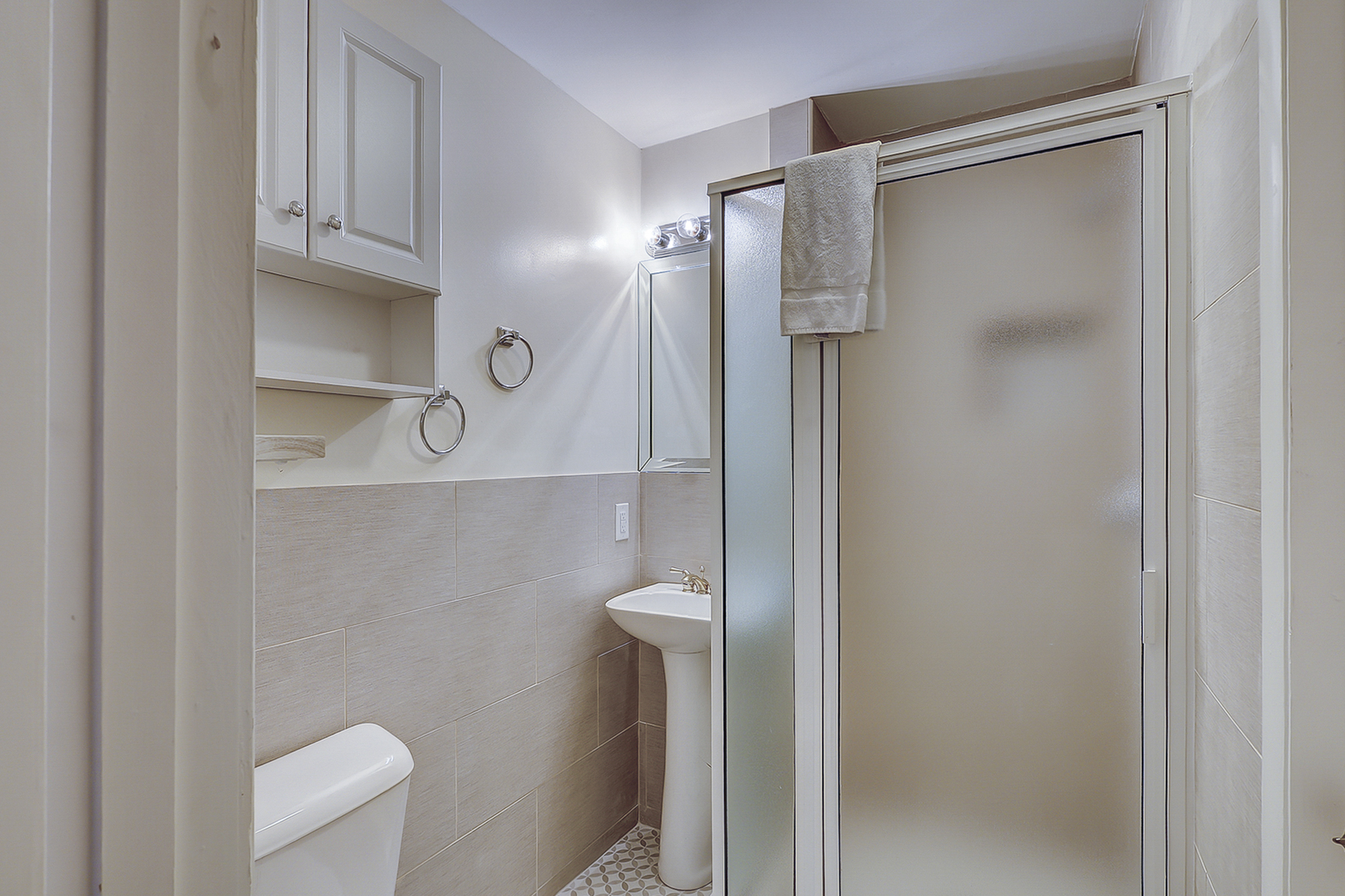 Hall Full Bathroom