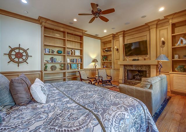1st Floor King Suite