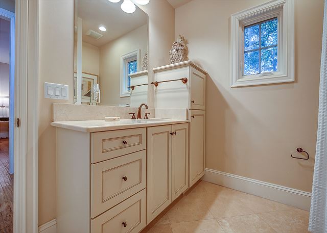 2nd Floor Guest Suite Full Bathroom