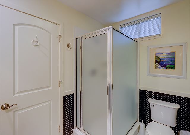 King Suite Full Bathroom