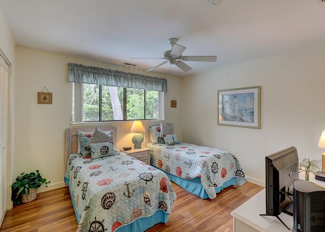 Guest Bedroom - 2 Twins