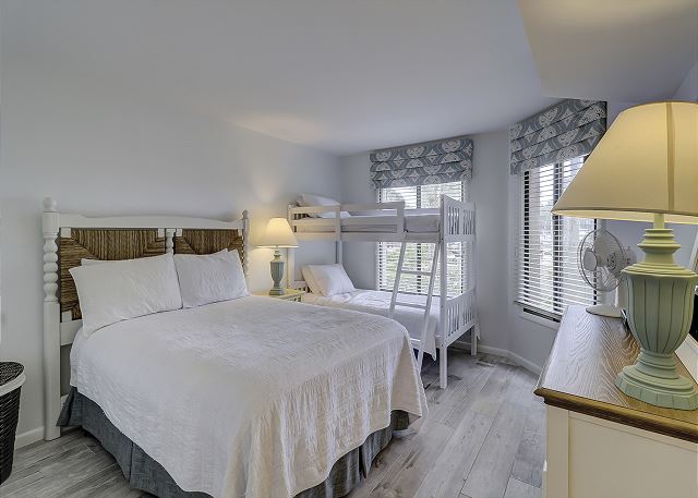 Guest Bedroom - 1 Full & 2 Twins