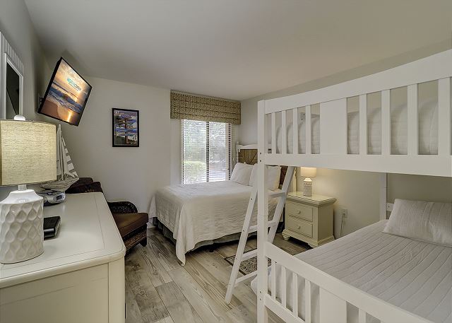 Guest Bedroom - 1 Full & 2 Twin