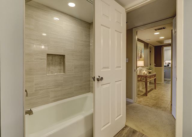 Guest Suite Full Bathroom