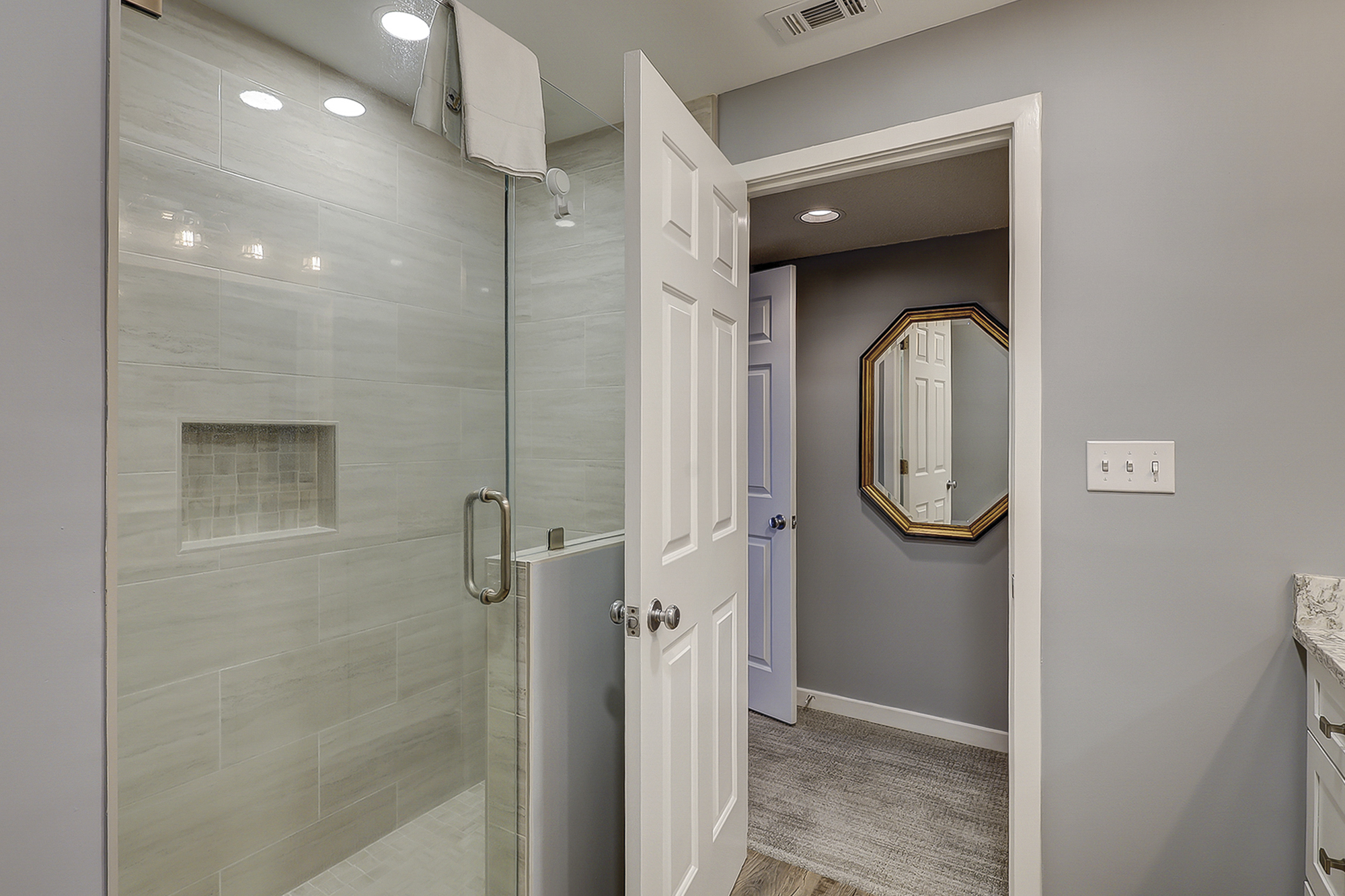 King Suite Full Bathroom