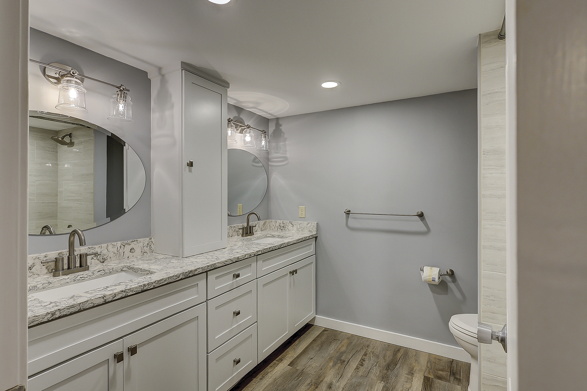 Guest Suite Full Bathroom