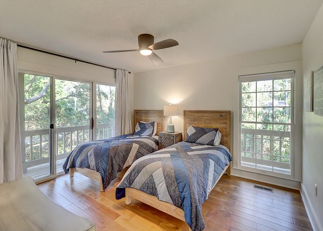 1st Floor Guest Bedroom