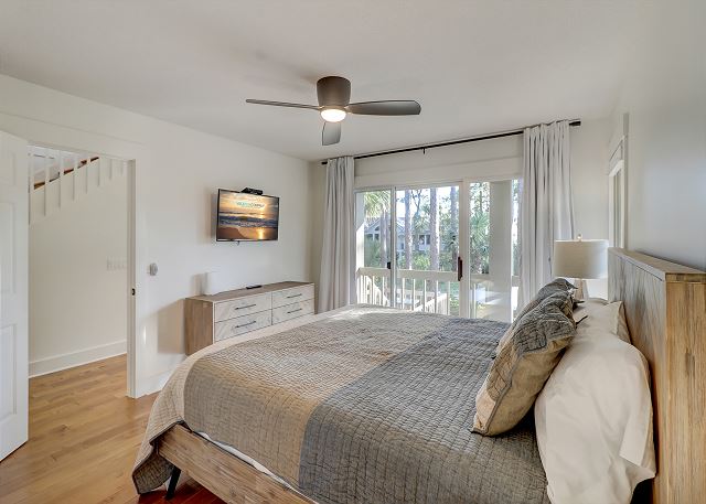 1st Floor King Suite
