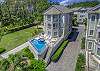 3-story beach house for 20 people with a 4-level elevator