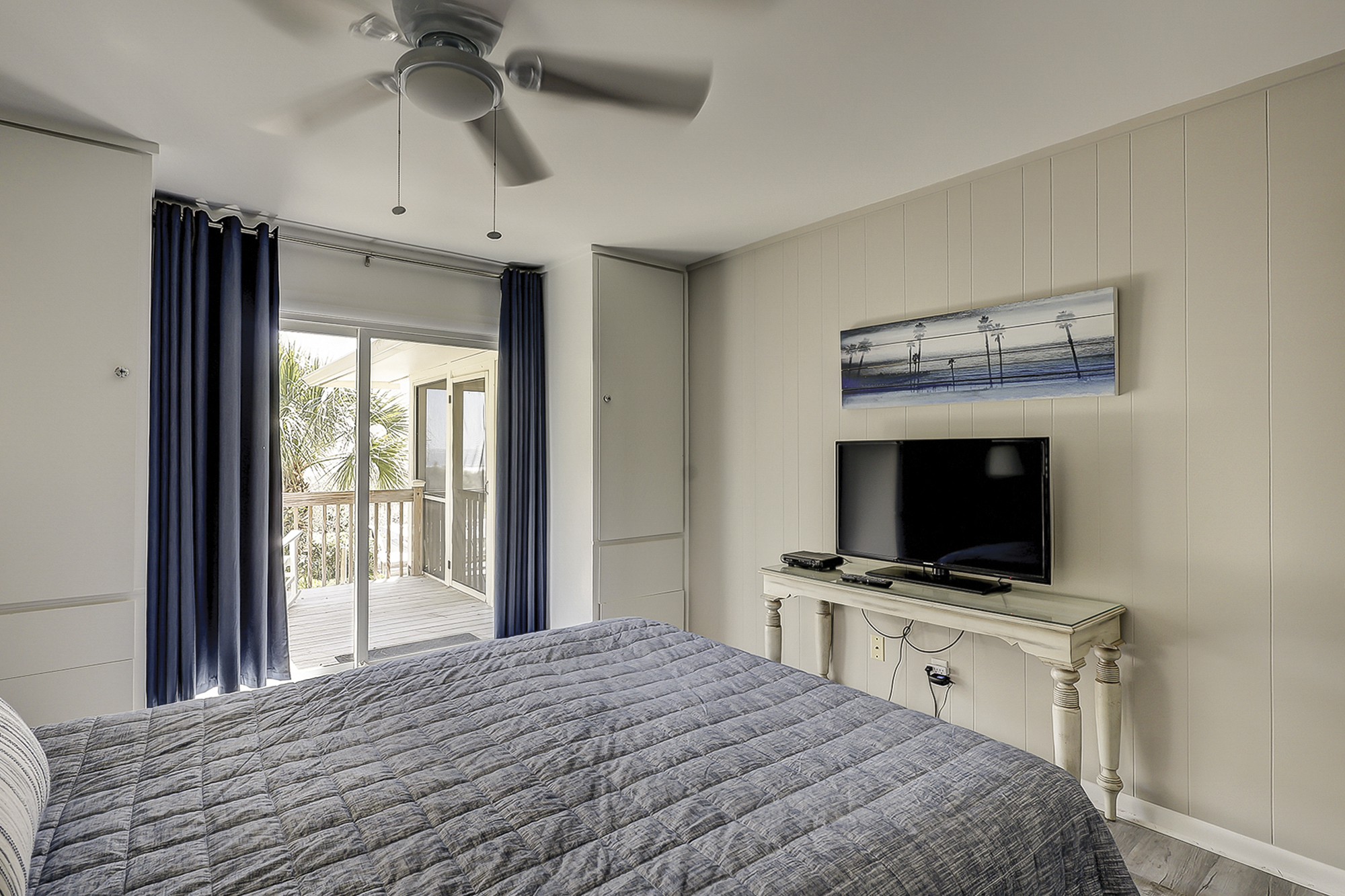 2nd Floor Queen Bedroom