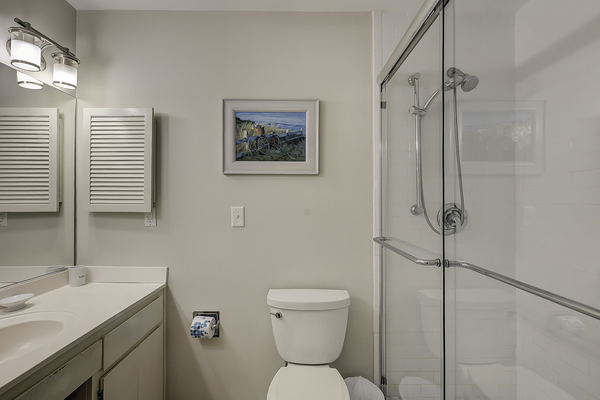 2nd Floor King Suite Full Bathroom