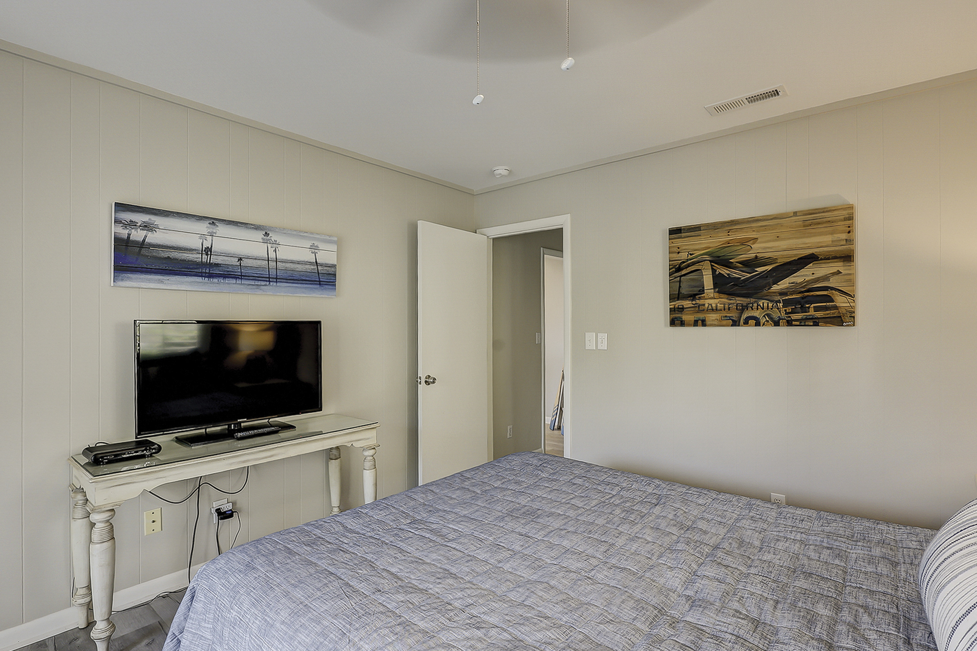 2nd Floor Queen Suite