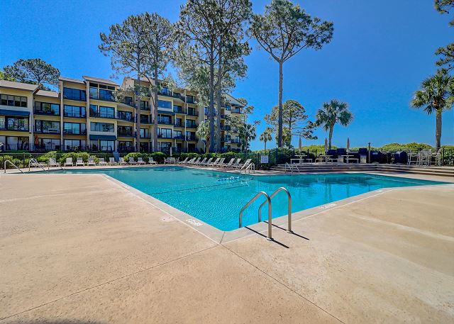 Beachside Tennis Pool