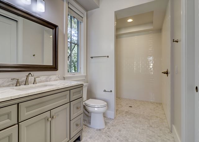 1st Floor Queen Bath with Roll-In Shower